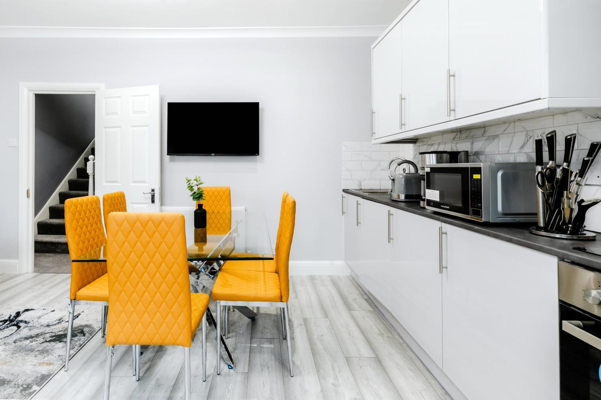 Homely 3 Bedroom House In Hammersmith Appartement Londen