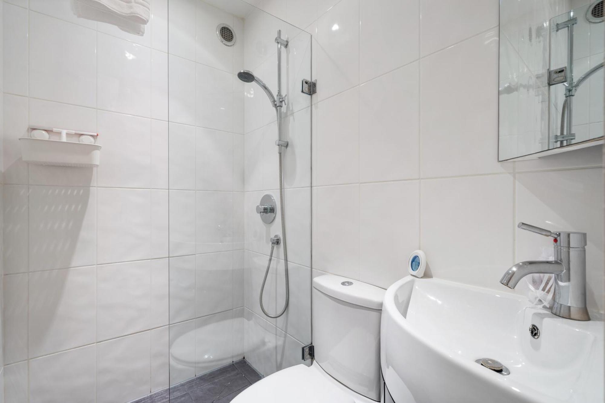 2 Bedroom Garden Flat In W Kensington * Londen