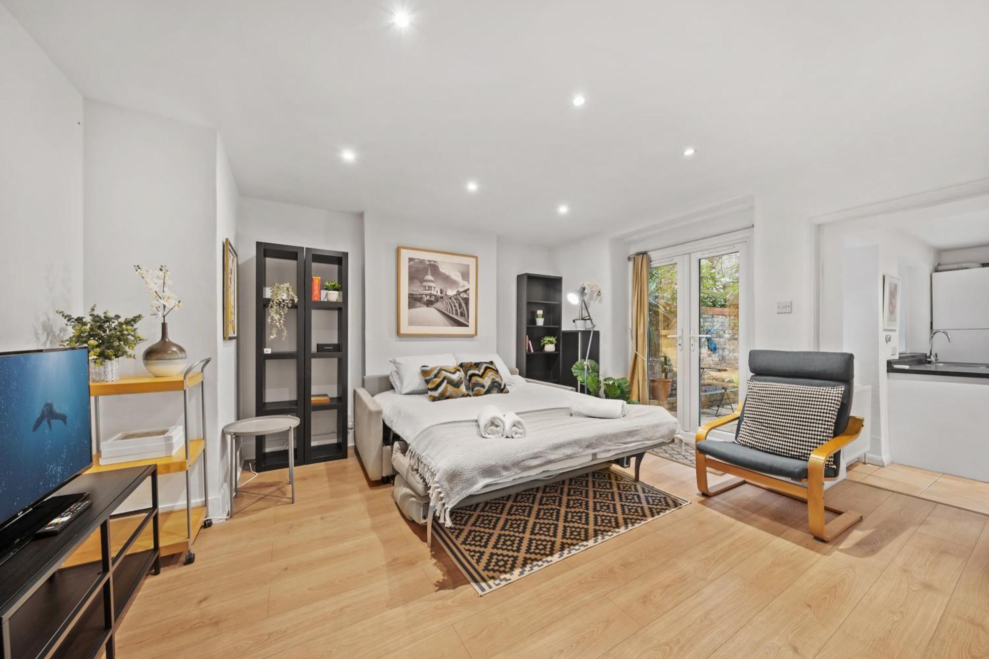 2 Bedroom Garden Flat In W Kensington *