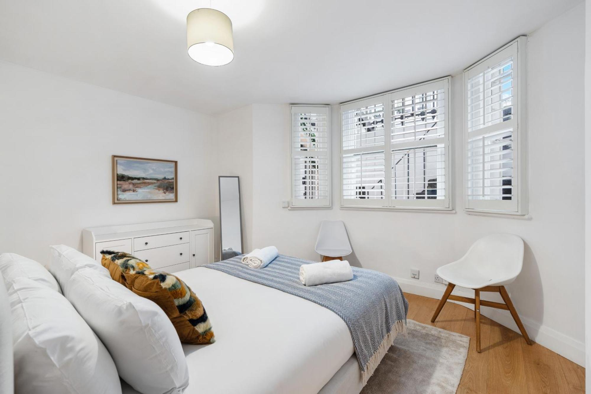 2 Bedroom Garden Flat In W Kensington