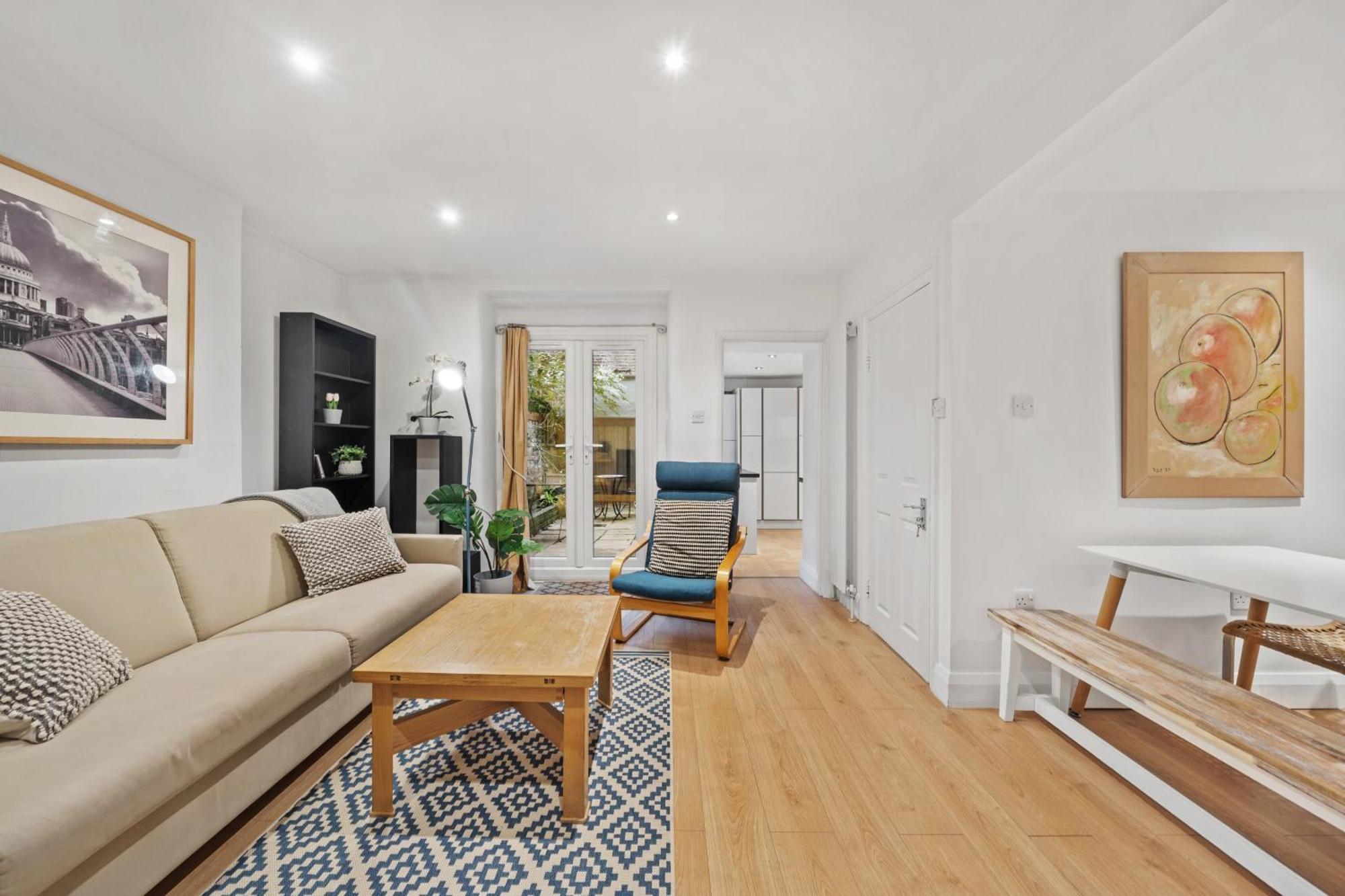 2 Bedroom Garden Flat In W Kensington Appartement