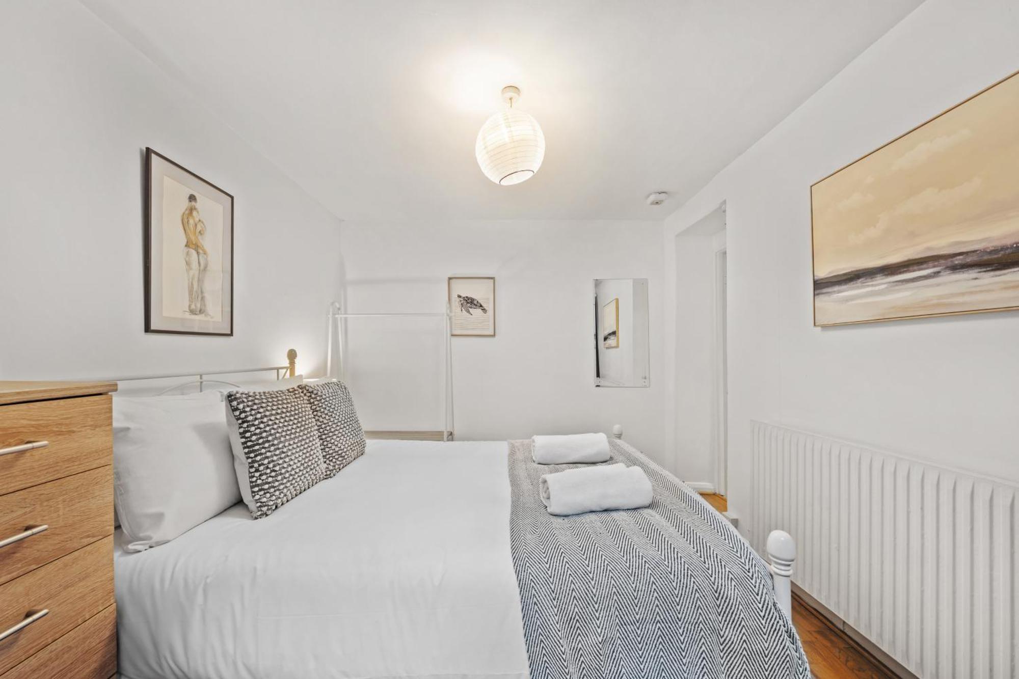 2 Bedroom Garden Flat In W Kensington *