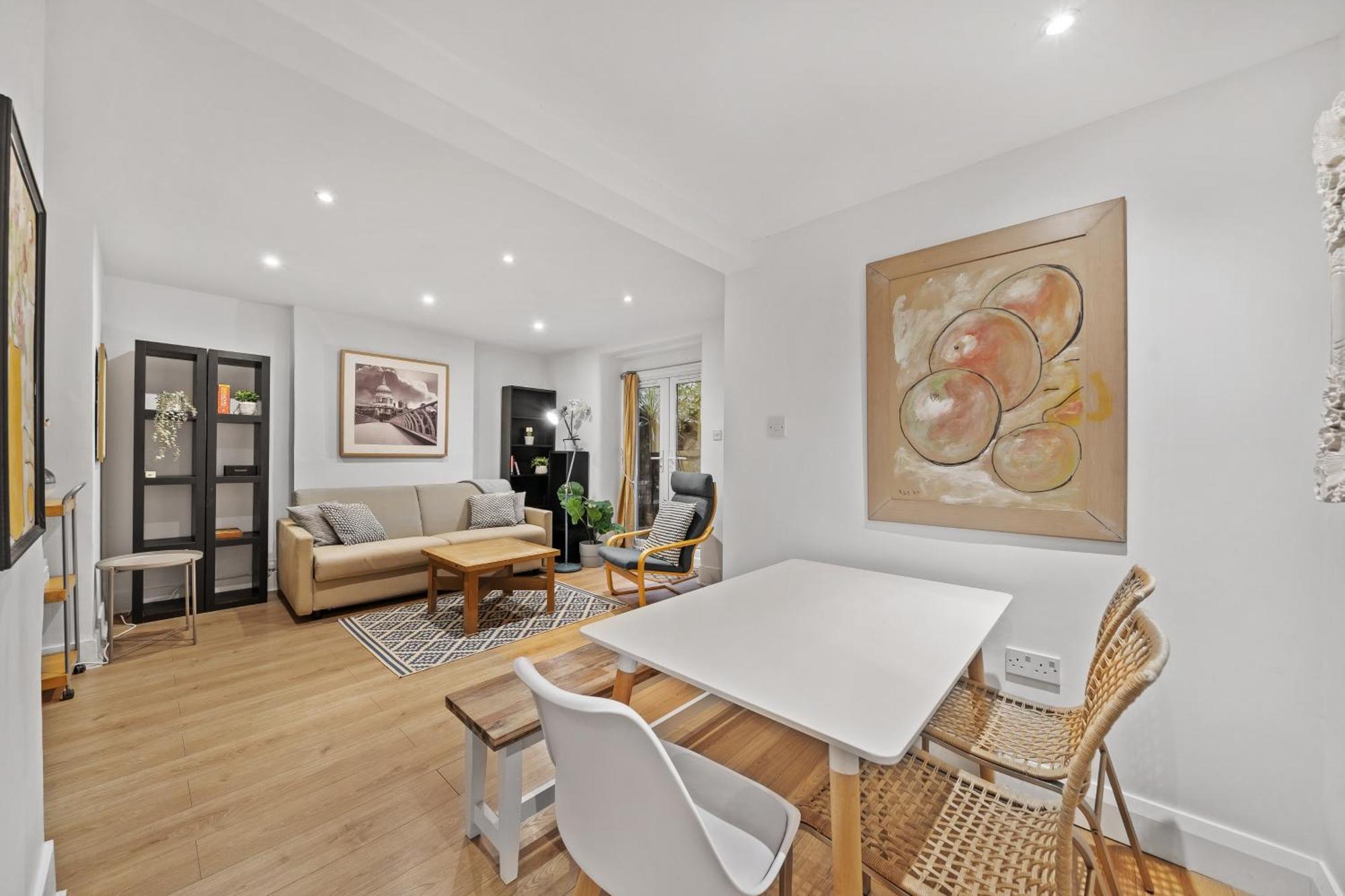 2 Bedroom Garden Flat In W Kensington *