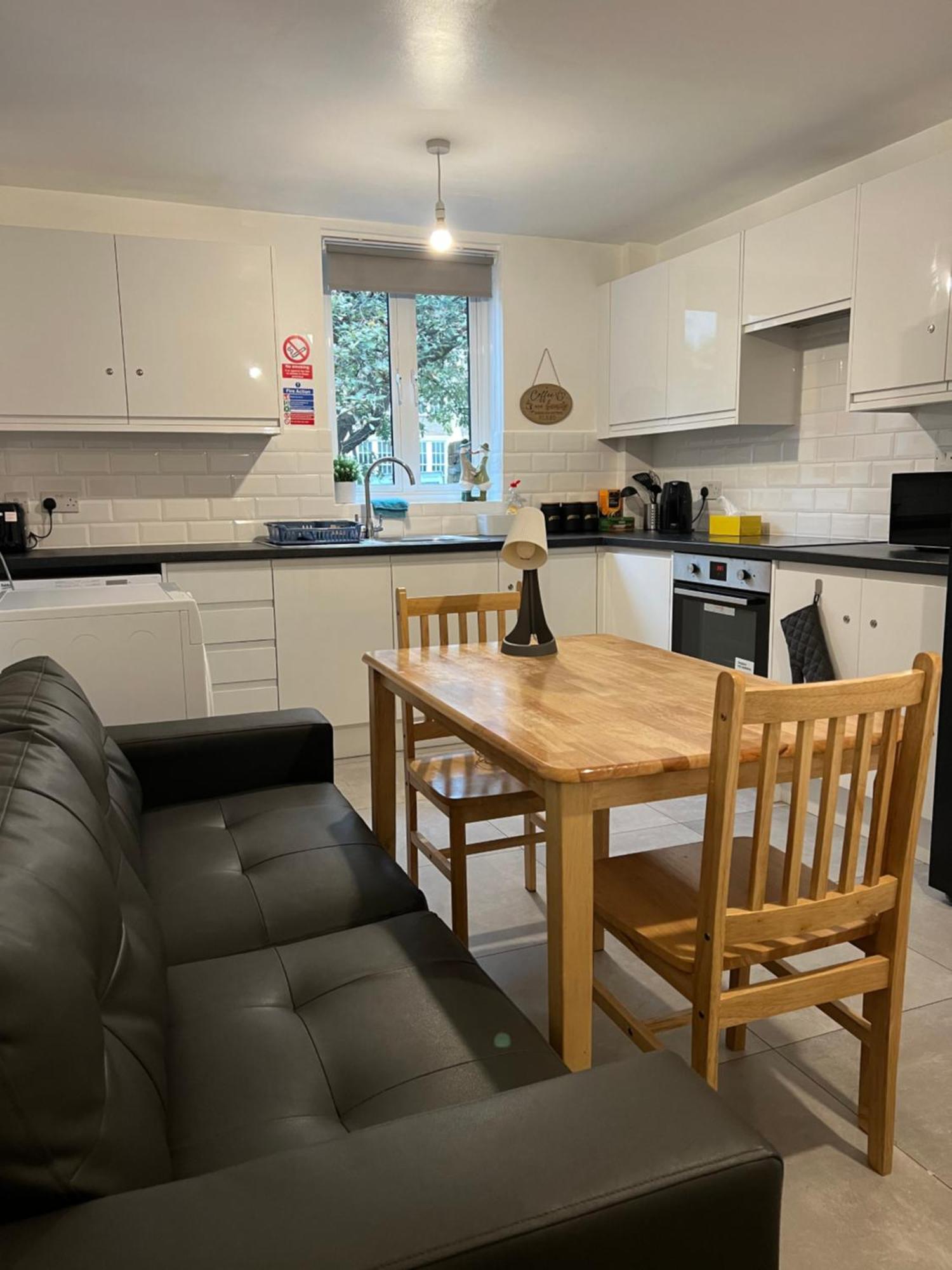 Lovely Double In Euston & Square In Habitación en casa particular Londres