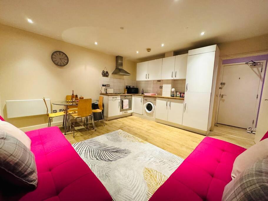 Bright Flat In Bricklane-aldgate Londen