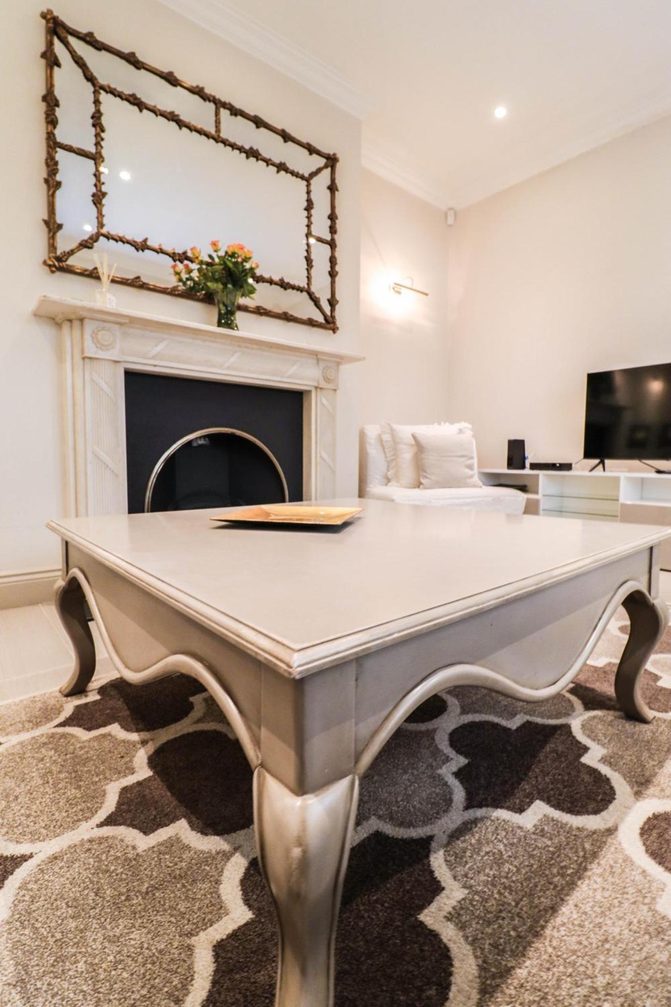 Lovely Kensington Apartment In A Prime Location * Londen