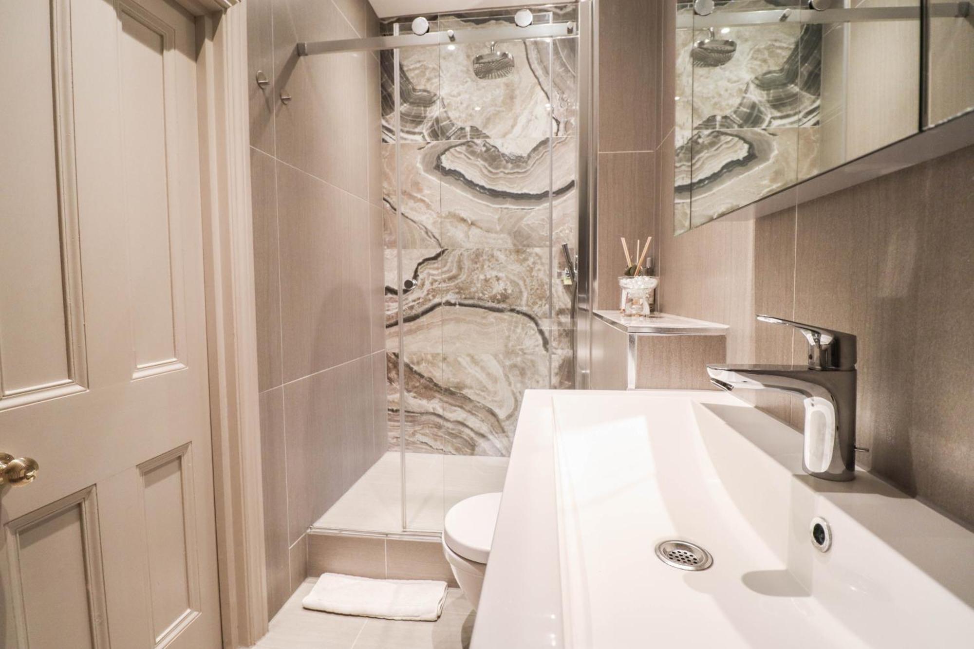 Lovely Kensington Apartment In A Prime Location * Londen