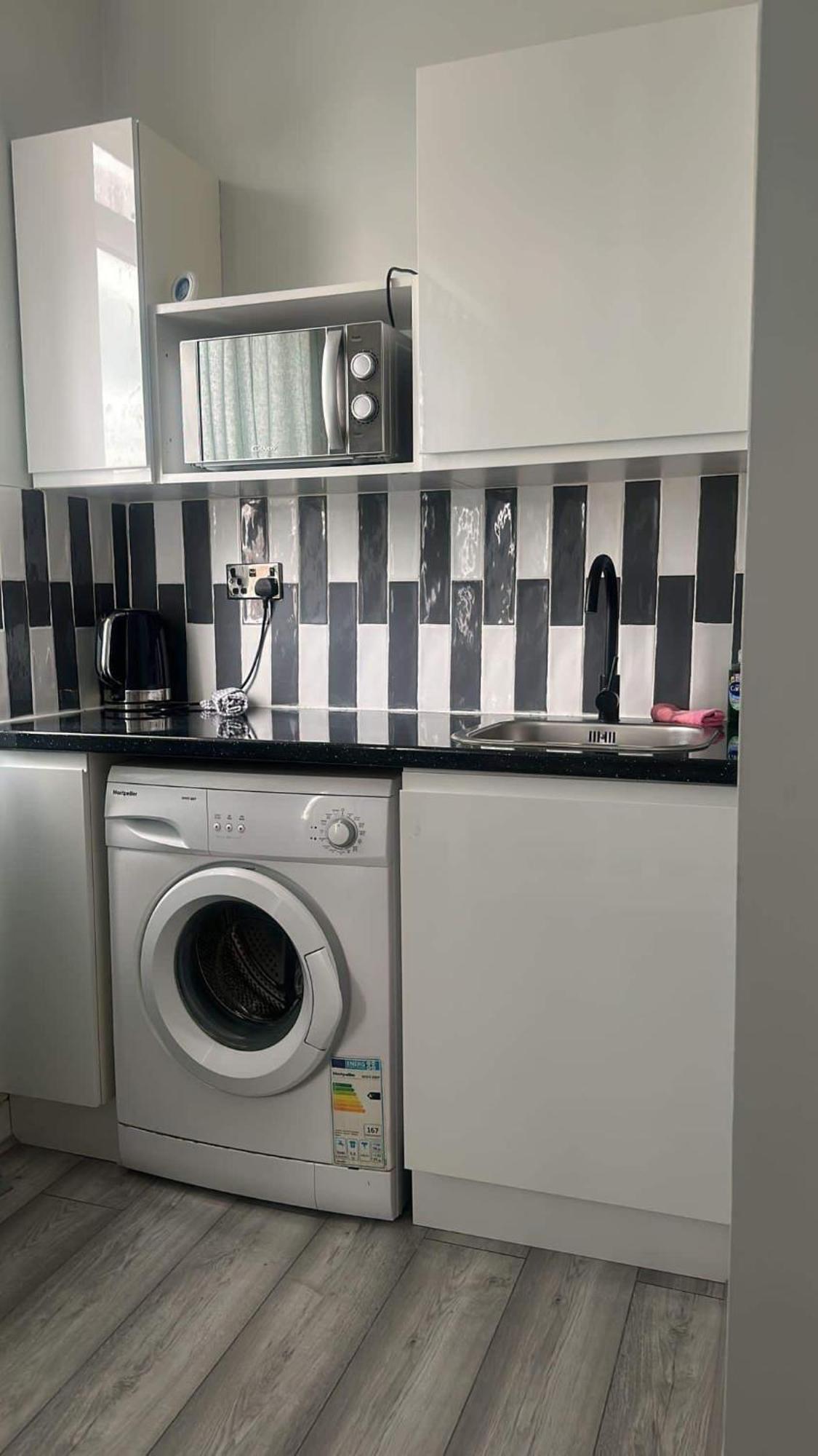 Flat In Acton *