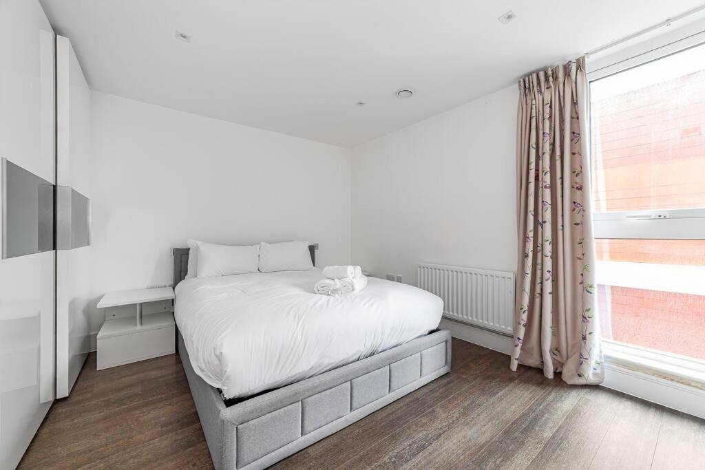 Charming & Large 1-bedroom In The Heart Of London