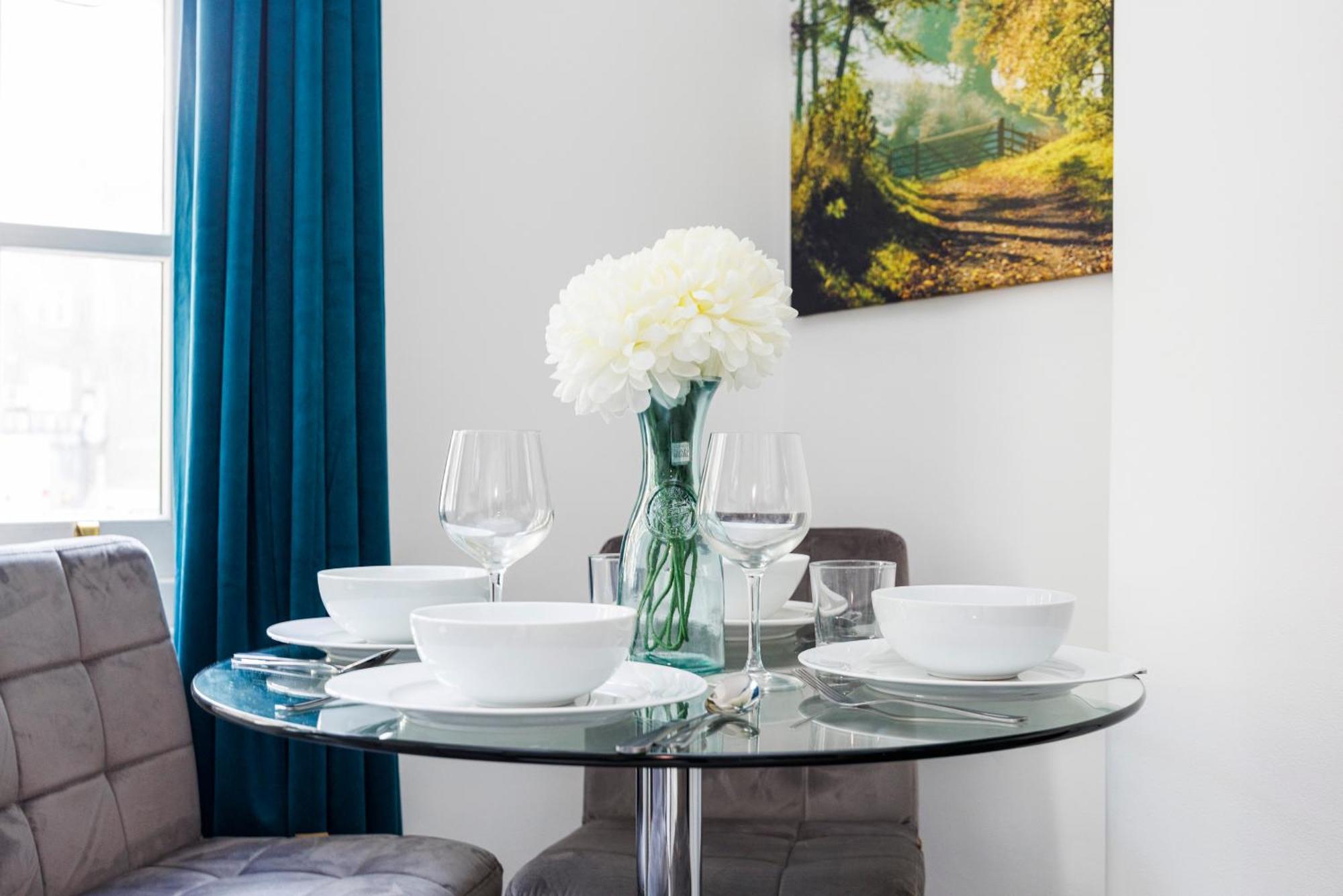 Bridge 2 Bed - Sleeps 3 Apartment London