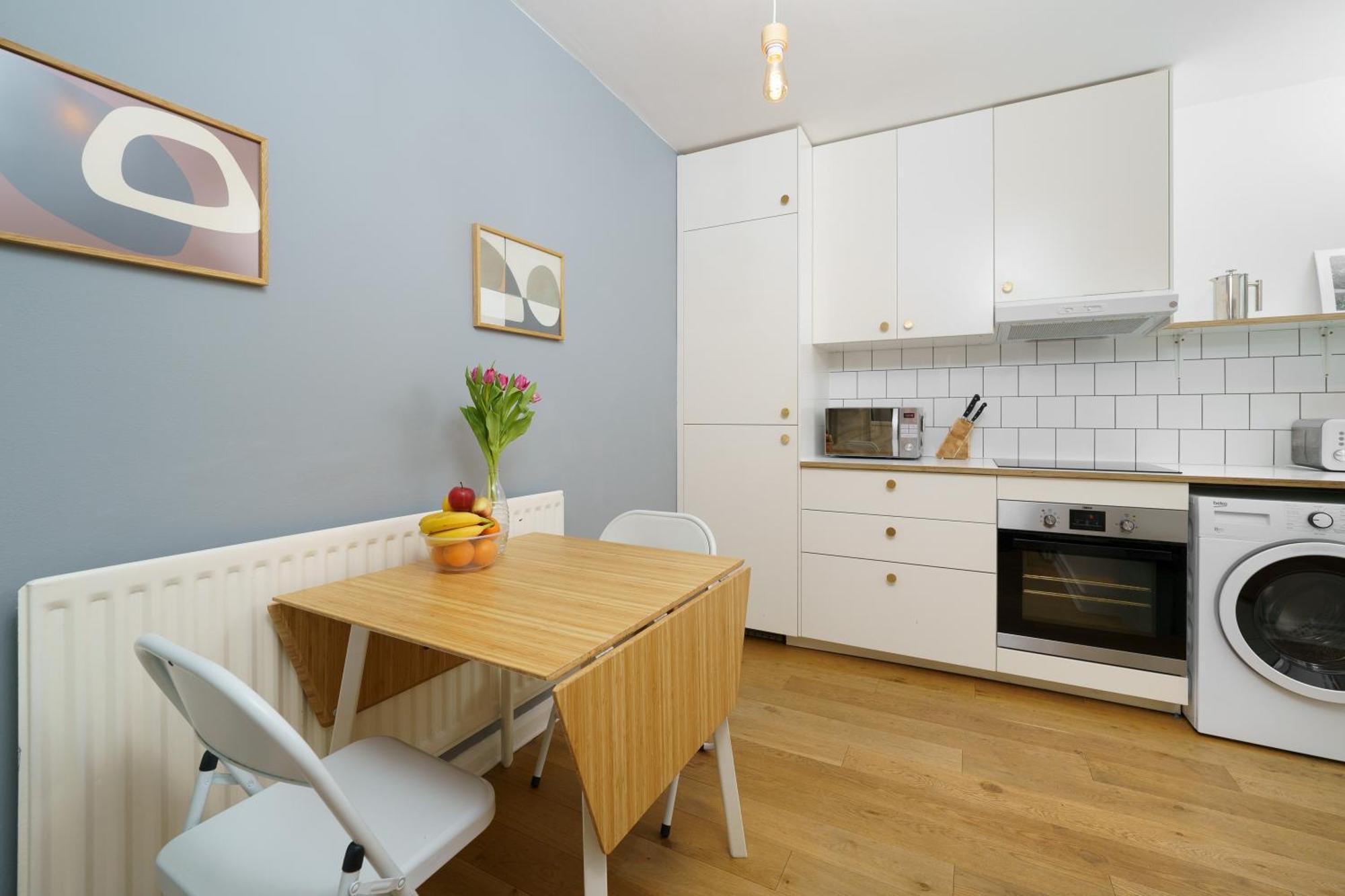 Apartment Lovely In Victoria Park Village