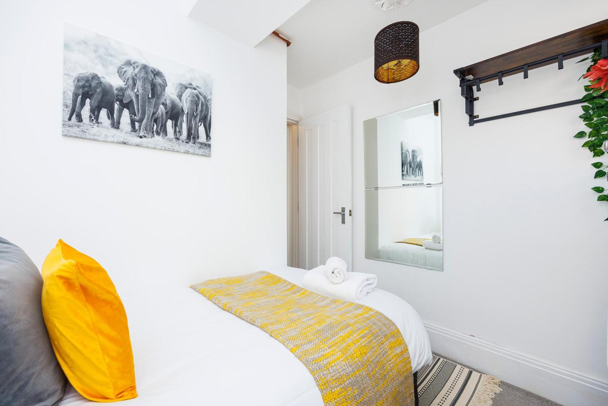 Bridge 2 Bed - Sleeps 3 Apartment *