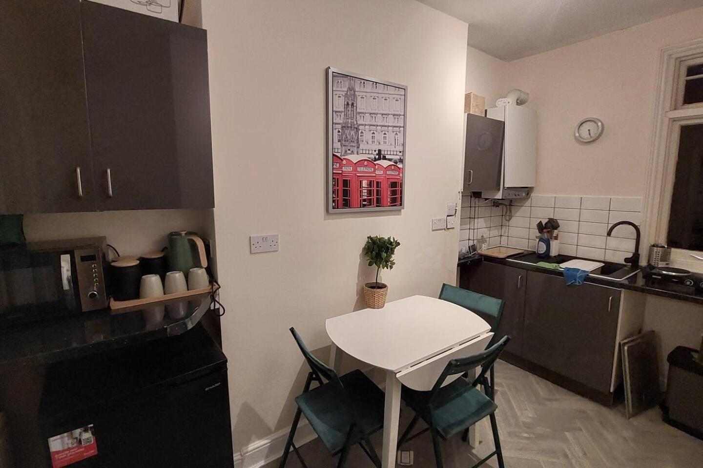 Impeccable 1 Bedroom Flat In Leilighet London