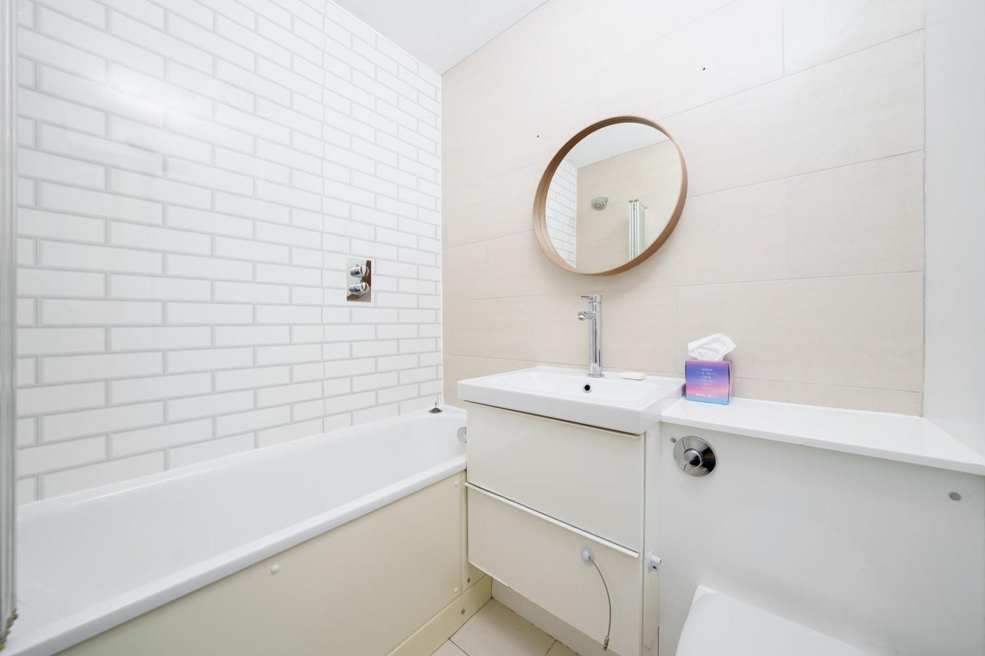 Lovely In Victoria Park Village * London