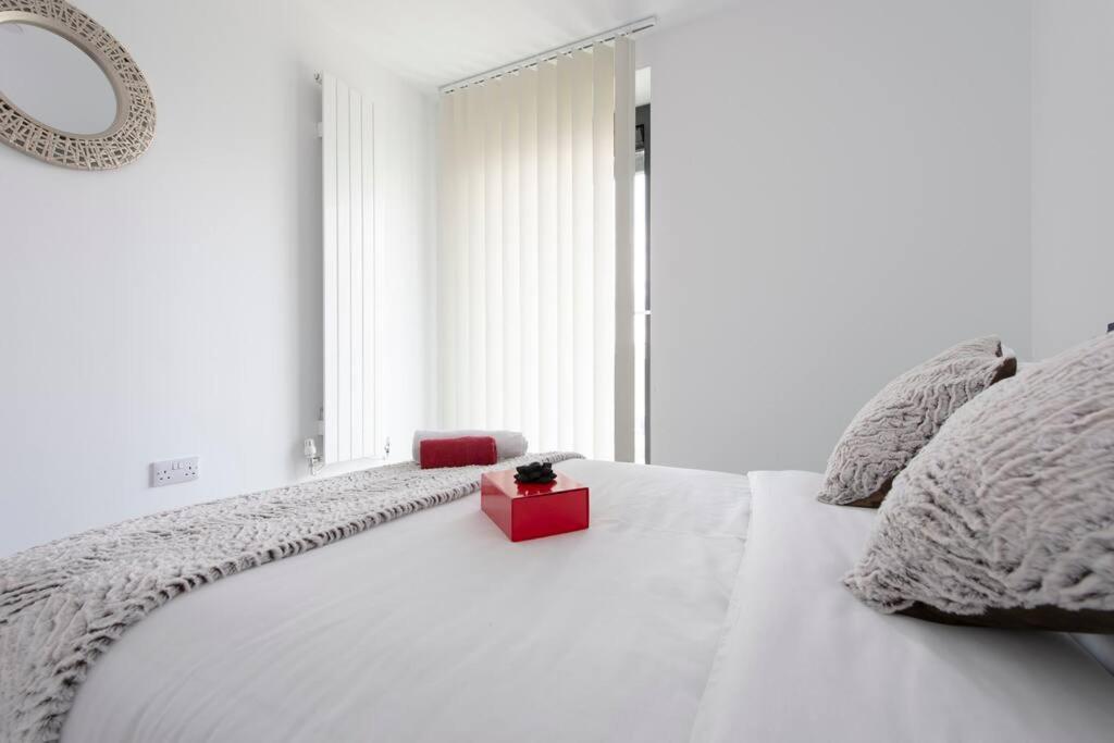 Apartment Utopian Modern