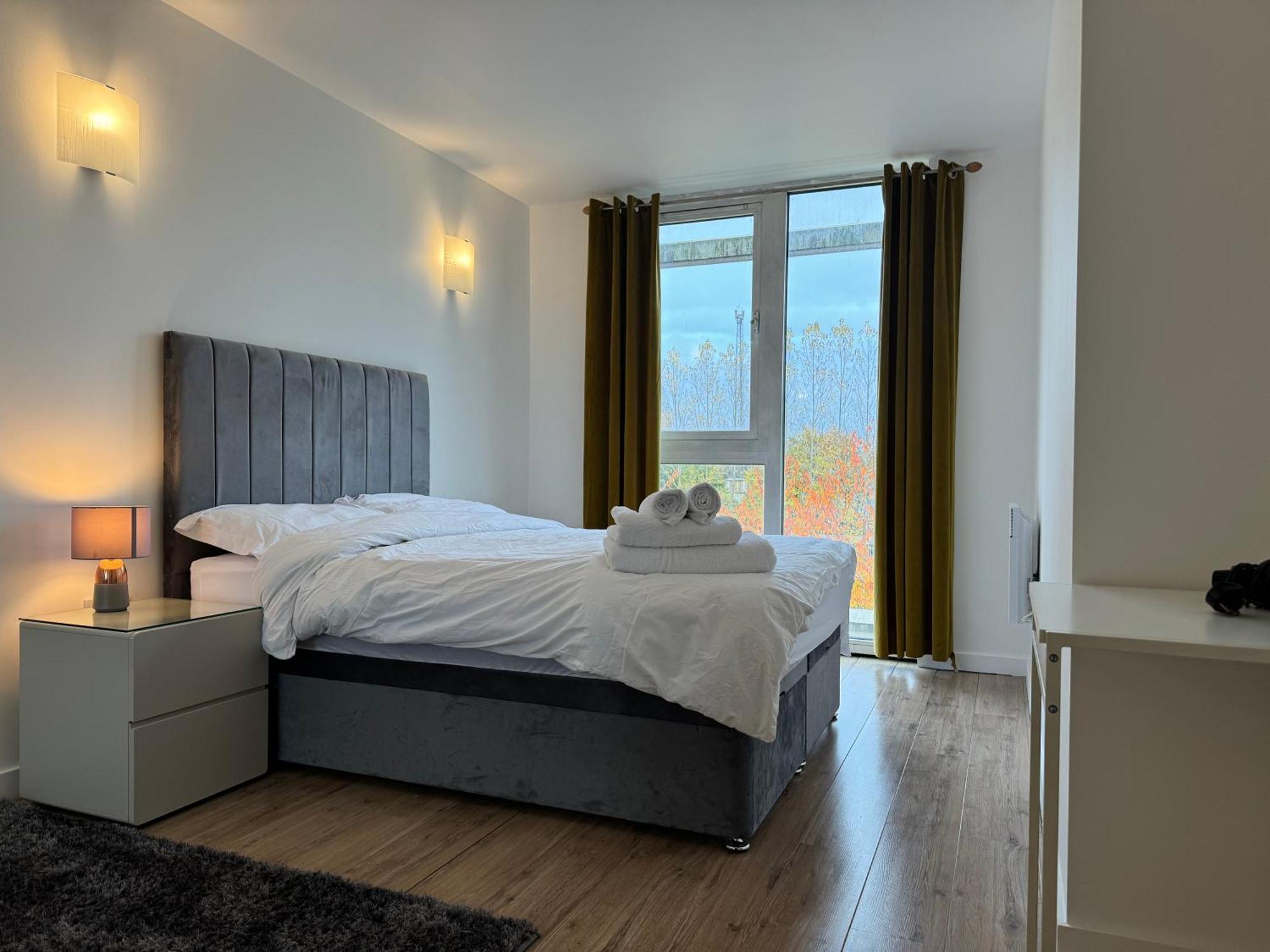 Appartement Luxury Modern 1 Bedroom With Balcony Londen