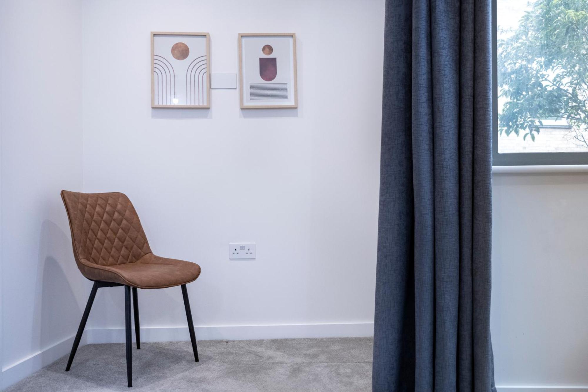 Newly Furnished W/ Patios - Hampstead Heath Apartment London