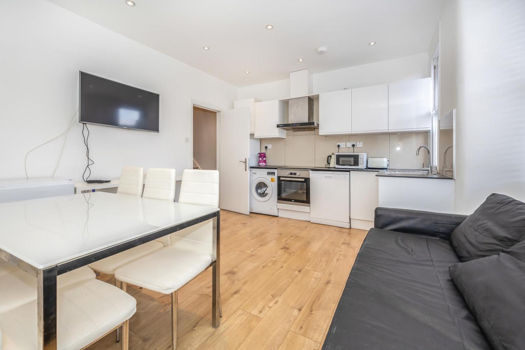 Apartment Spacious Near Hammersmith Staion London