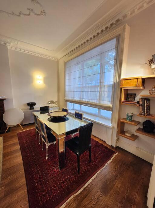 2 Bedroom Luxury Flat In South Kensington Leilighet London