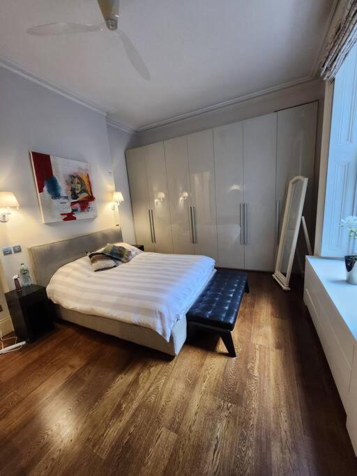 2 Bedroom Luxury Flat In South Kensington * London