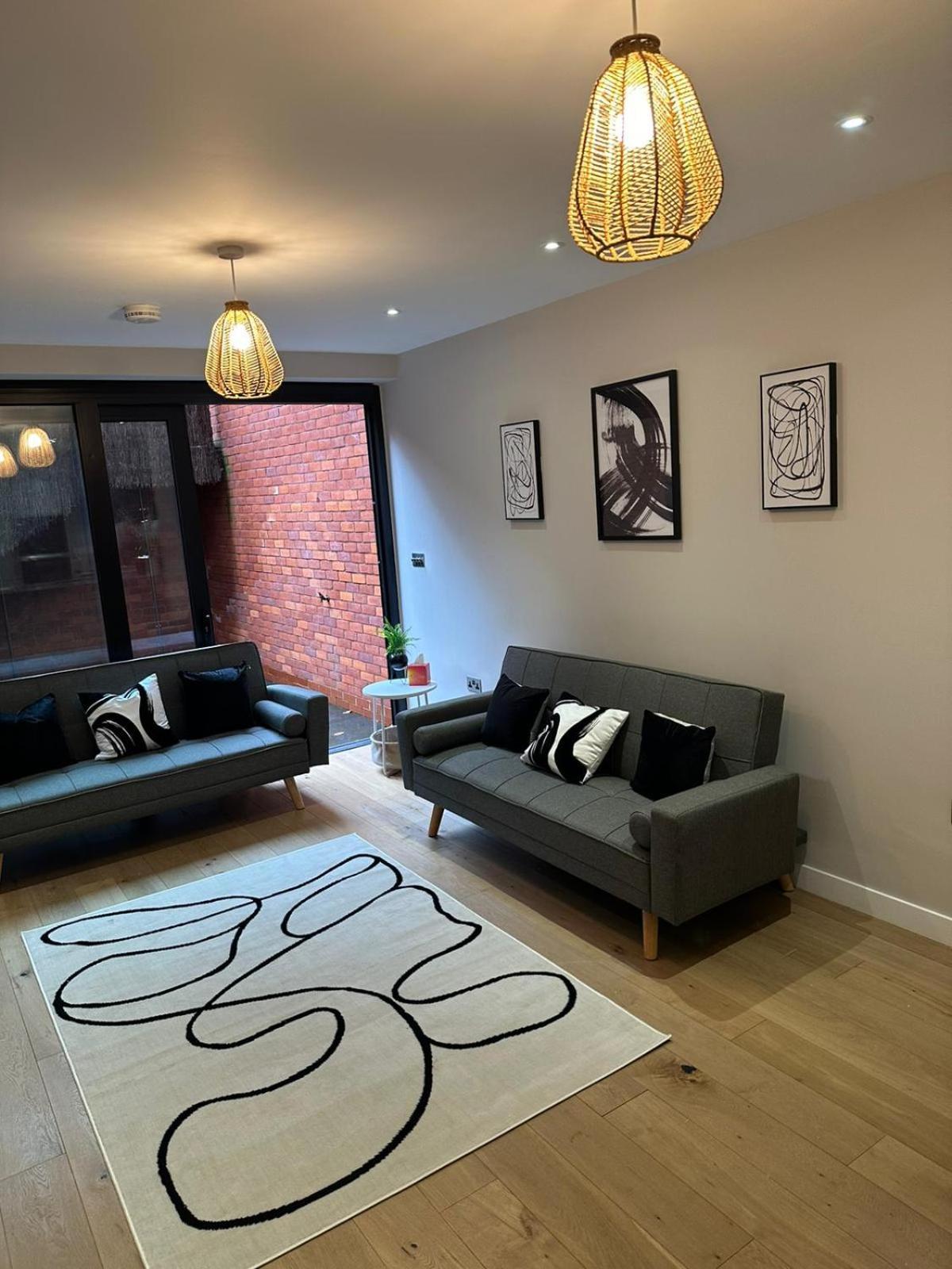 Richardson Deluxe - 3 Bed Apartment London