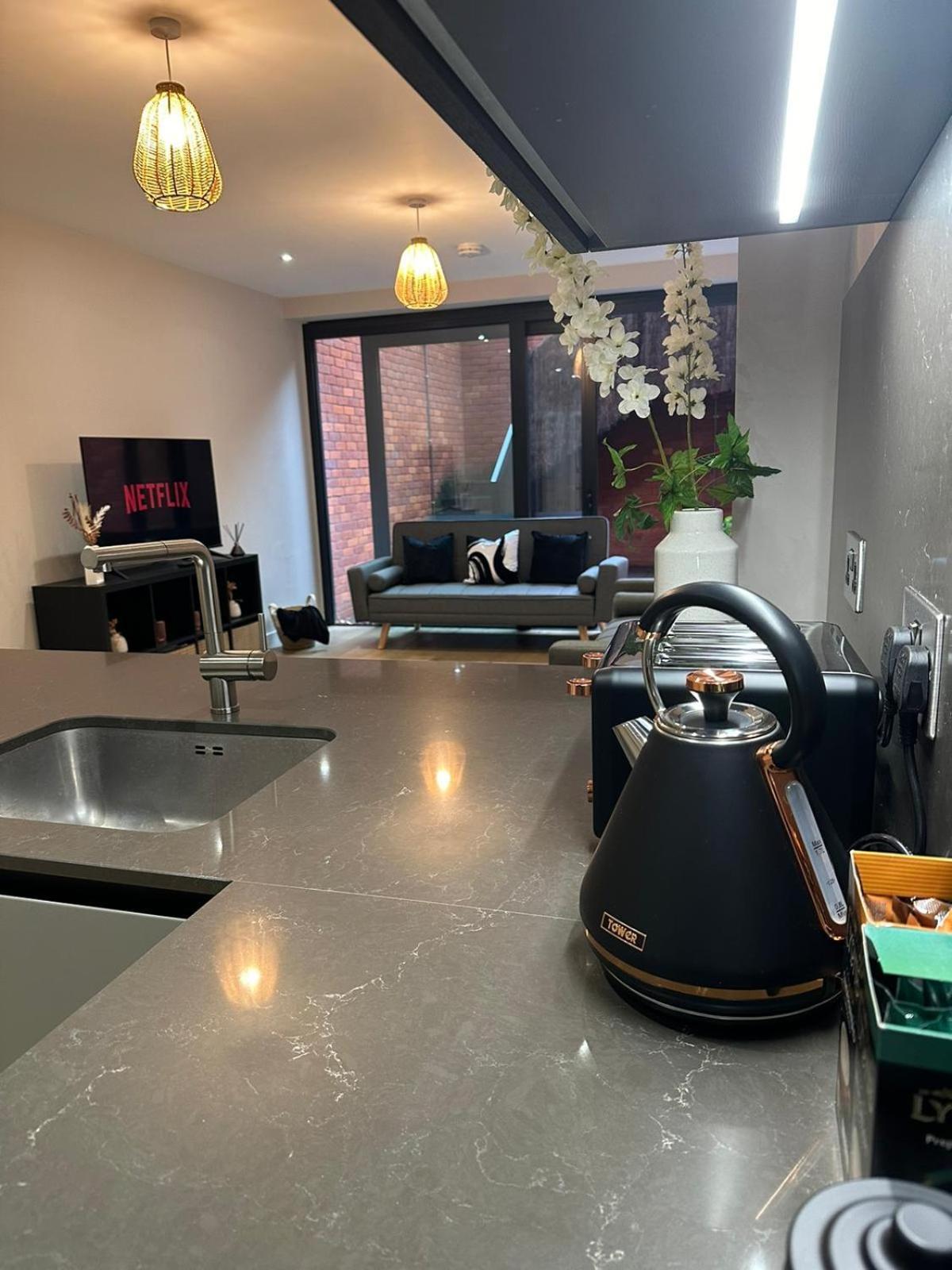 Richardson Deluxe - 3 Bed Apartment
