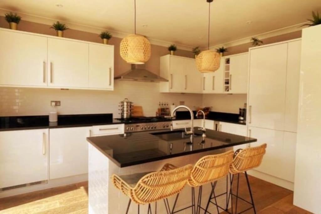 Holiday home Luxury 4 Bed 2 Bath House With Garden Near Wimbledon *