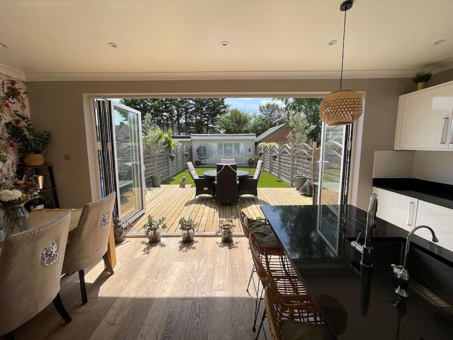 Holiday home Luxury 4 Bed 2 Bath House With Garden Near Wimbledon London