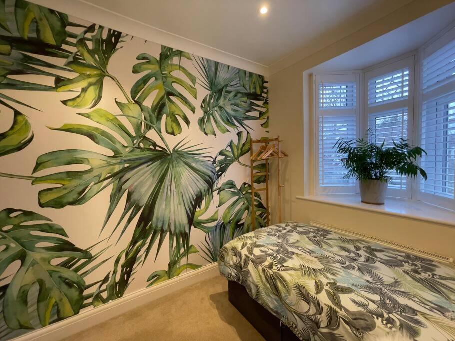 Luxury 4 Bed 2 Bath House With Garden Near Wimbledon Holiday home *