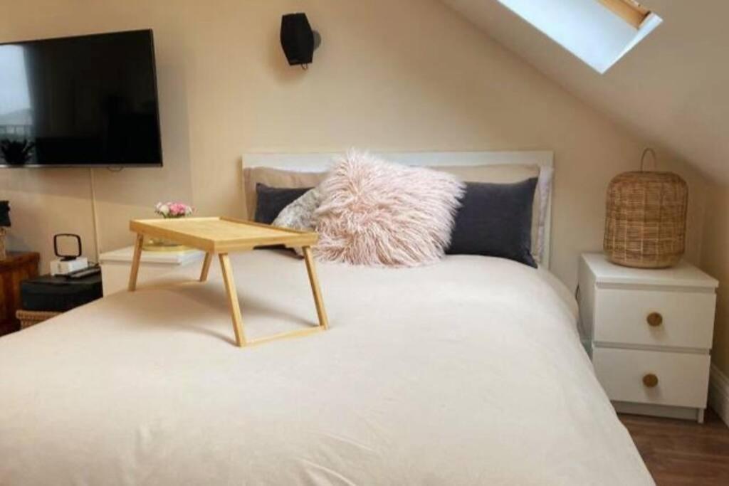 Luxury 4 Bed 2 Bath House With Garden Near Wimbledon Holiday home