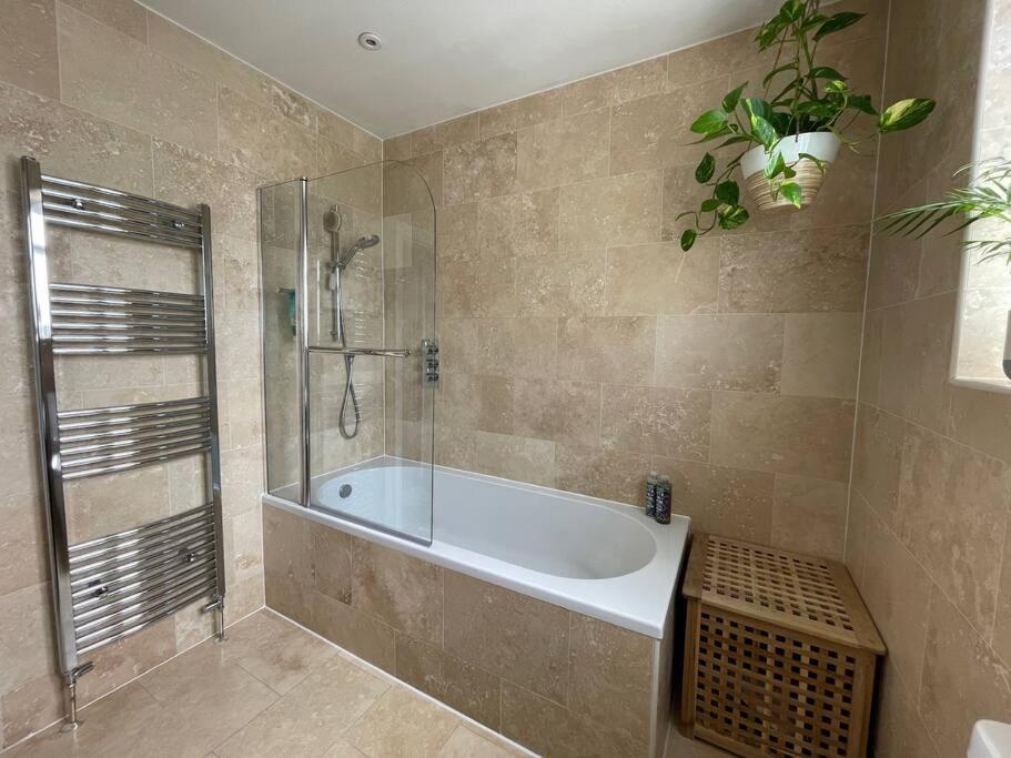 Holiday home Luxury 4 Bed 2 Bath House With Garden Near Wimbledon London
