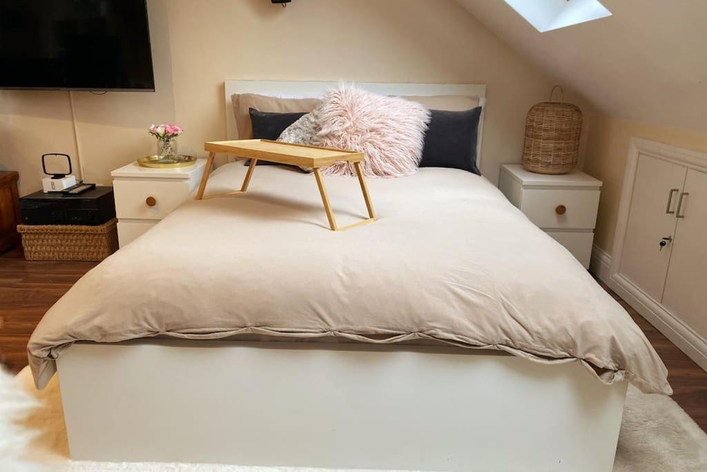 Luxury 4 Bed 2 Bath House With Garden Near Wimbledon Holiday home London