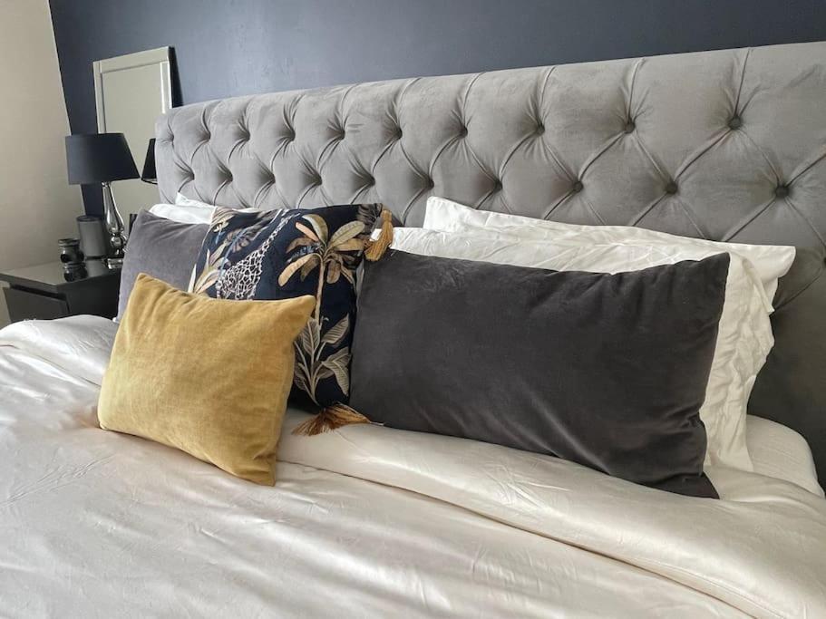 Luxury 4 Bed 2 Bath House With Garden Near Wimbledon * London