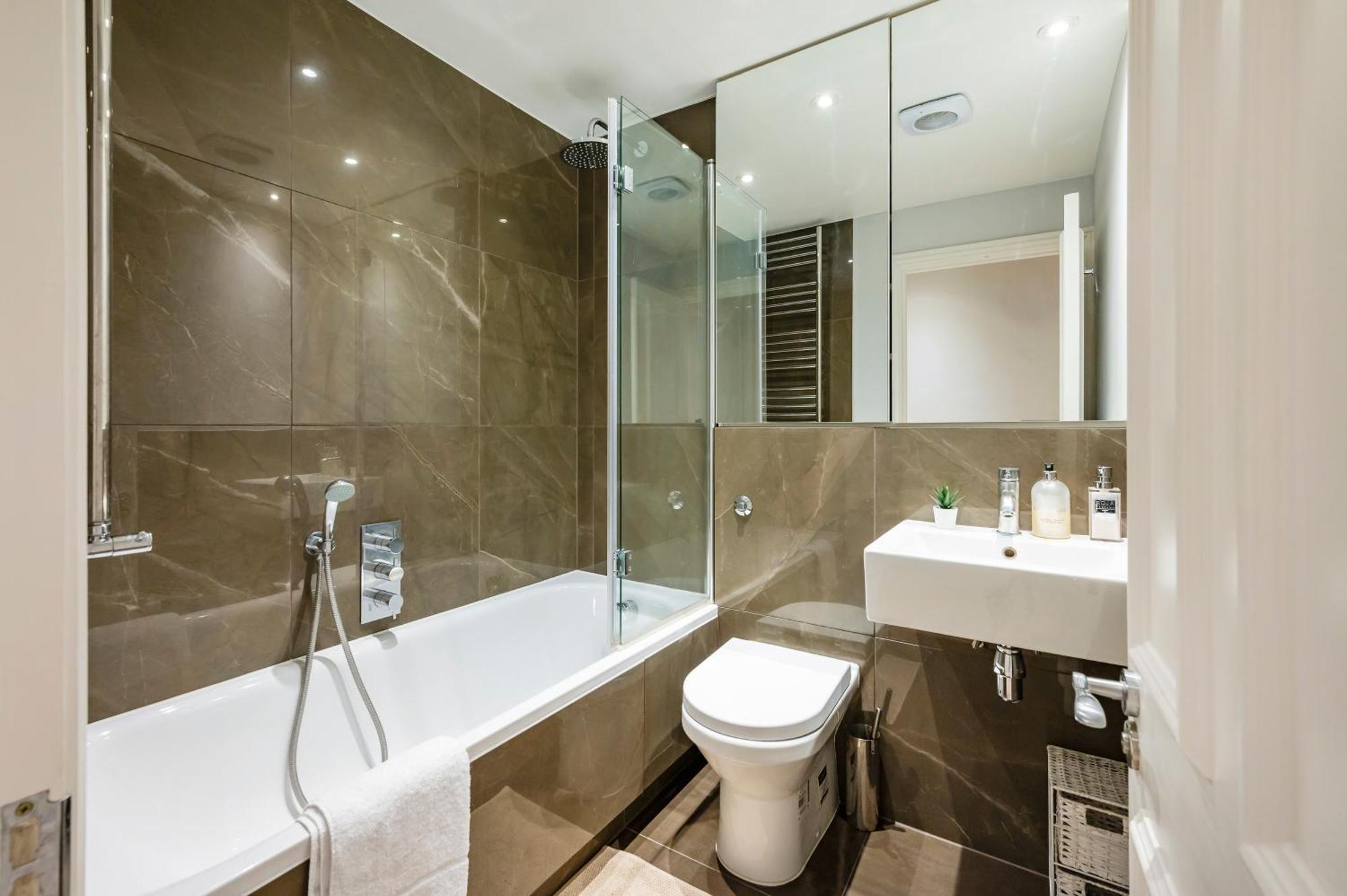Apartment Chelsea Two Bedroom *