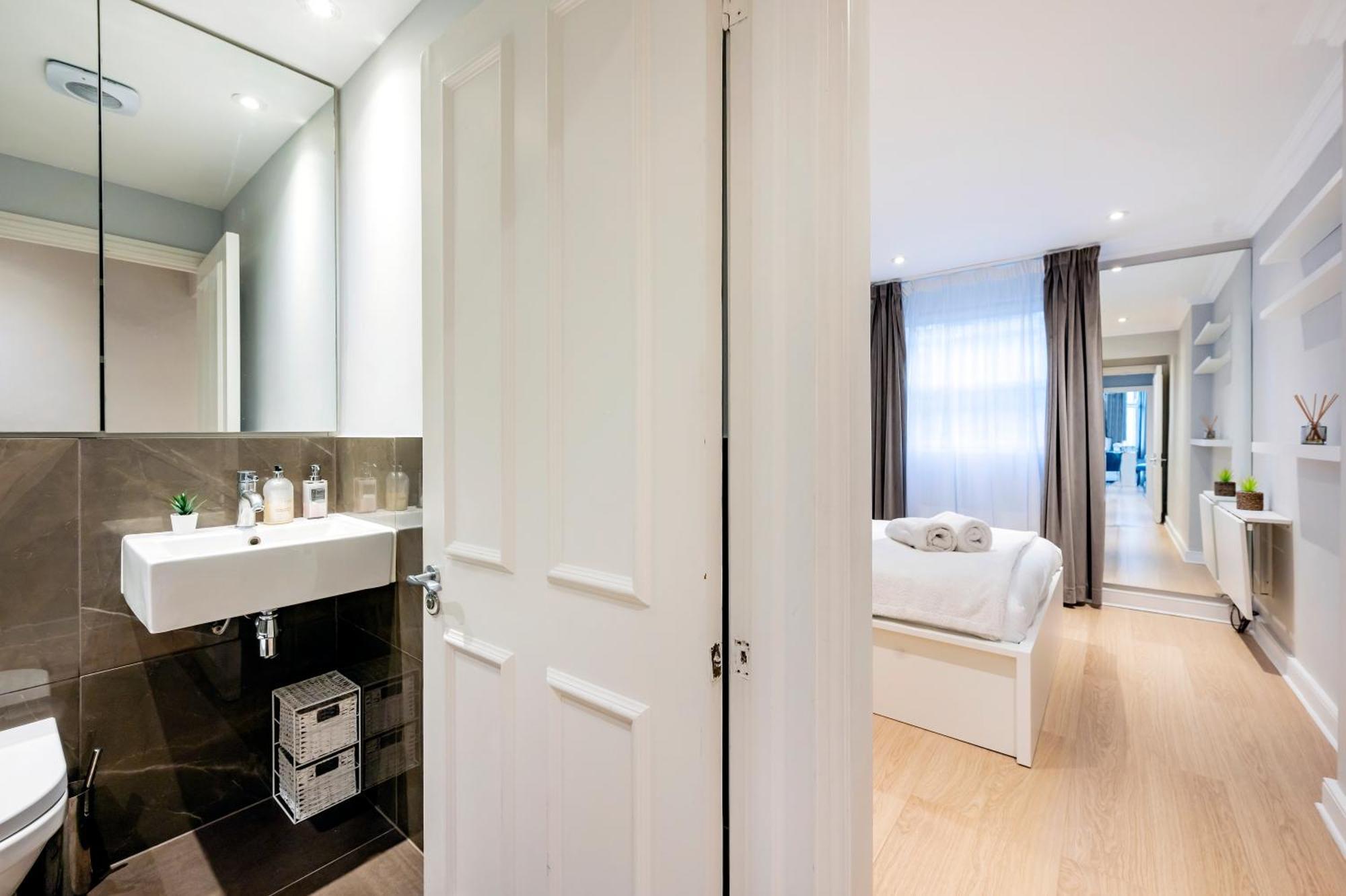 Chelsea Two Bedroom * London