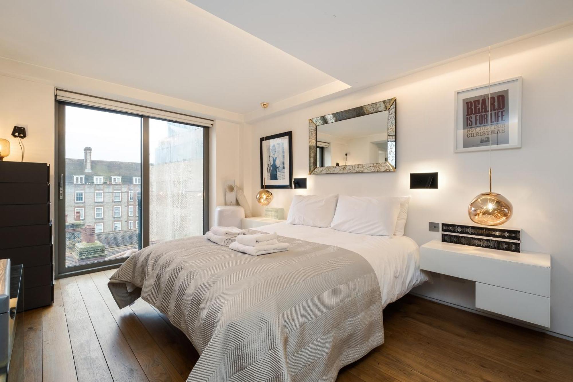 Stunning 3 Bedroom, 3 Bathroom Duplex With Terrace Leilighet *