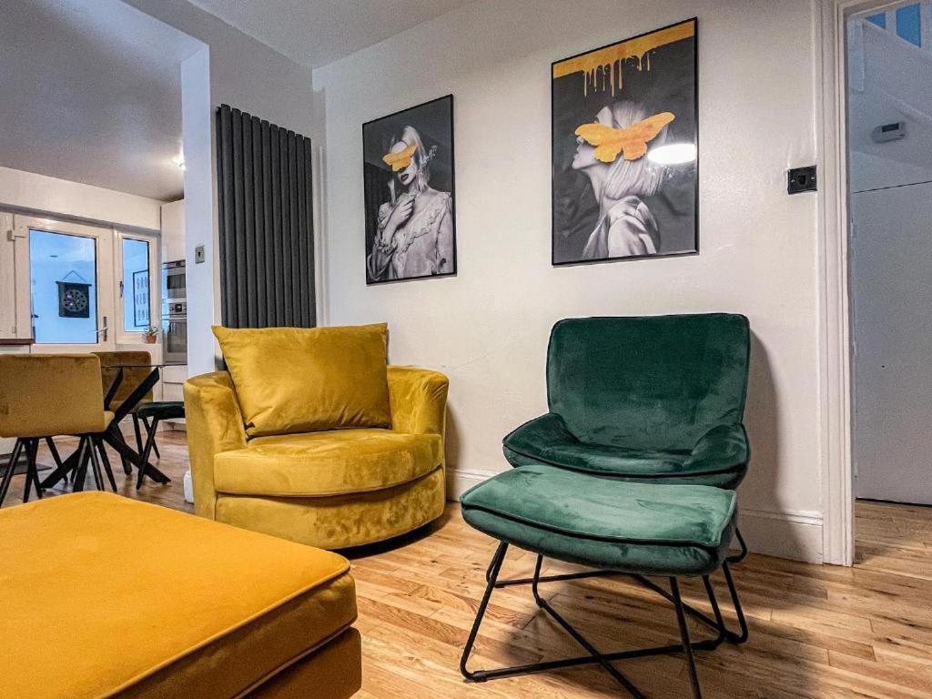 Equires East Townhouse By Harlington * London
