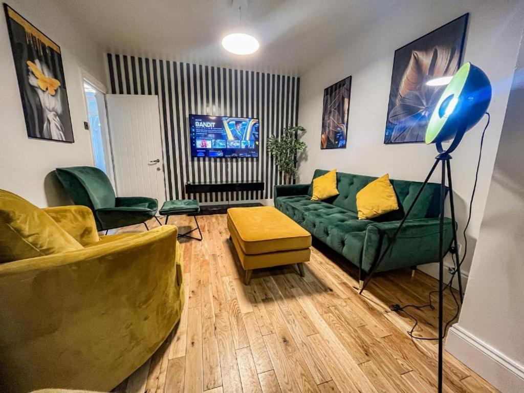 Equires East Townhouse By Harlington London