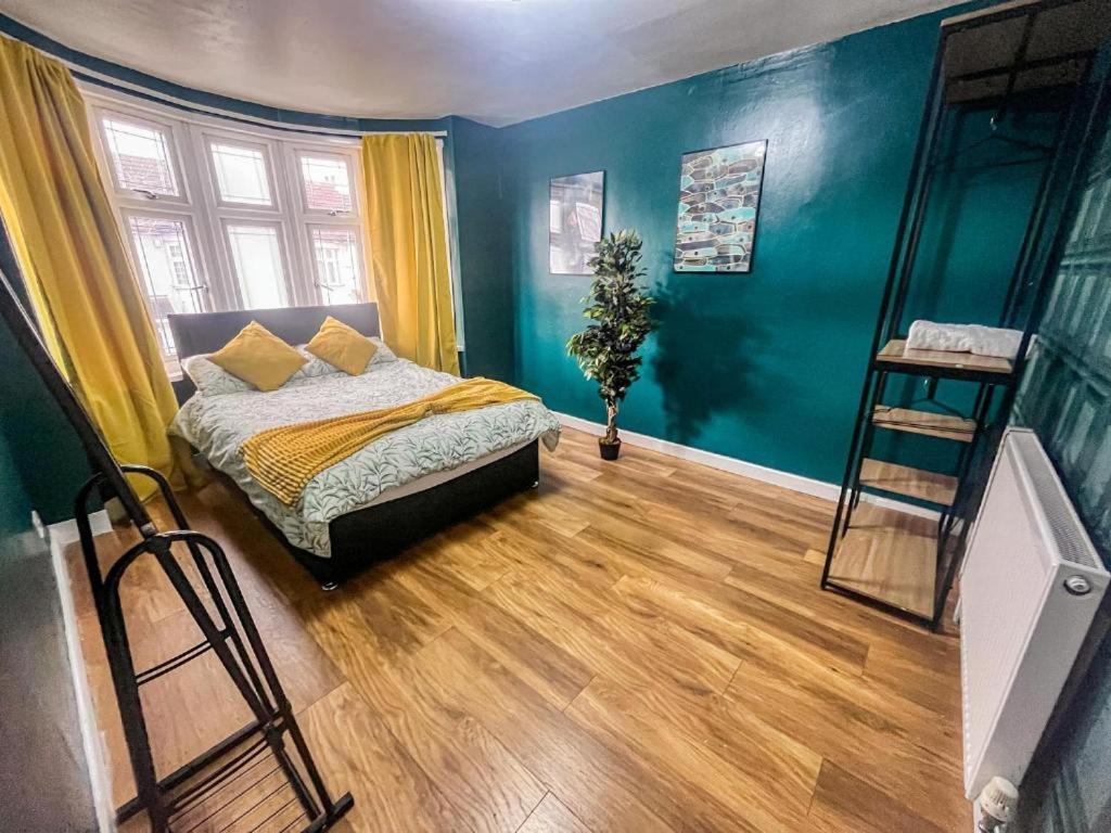 Equires East Townhouse By Harlington * London