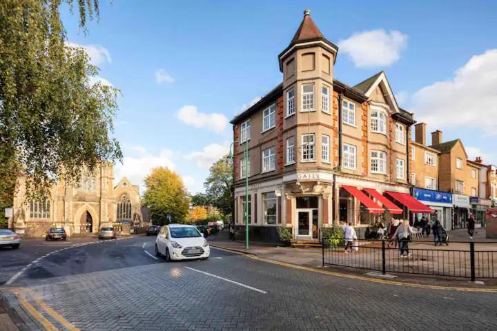 Holiday home Stunning 4 Bedroom, 3 Bathroom House With Private Hottub & Gym - Escape London, In Lonon *