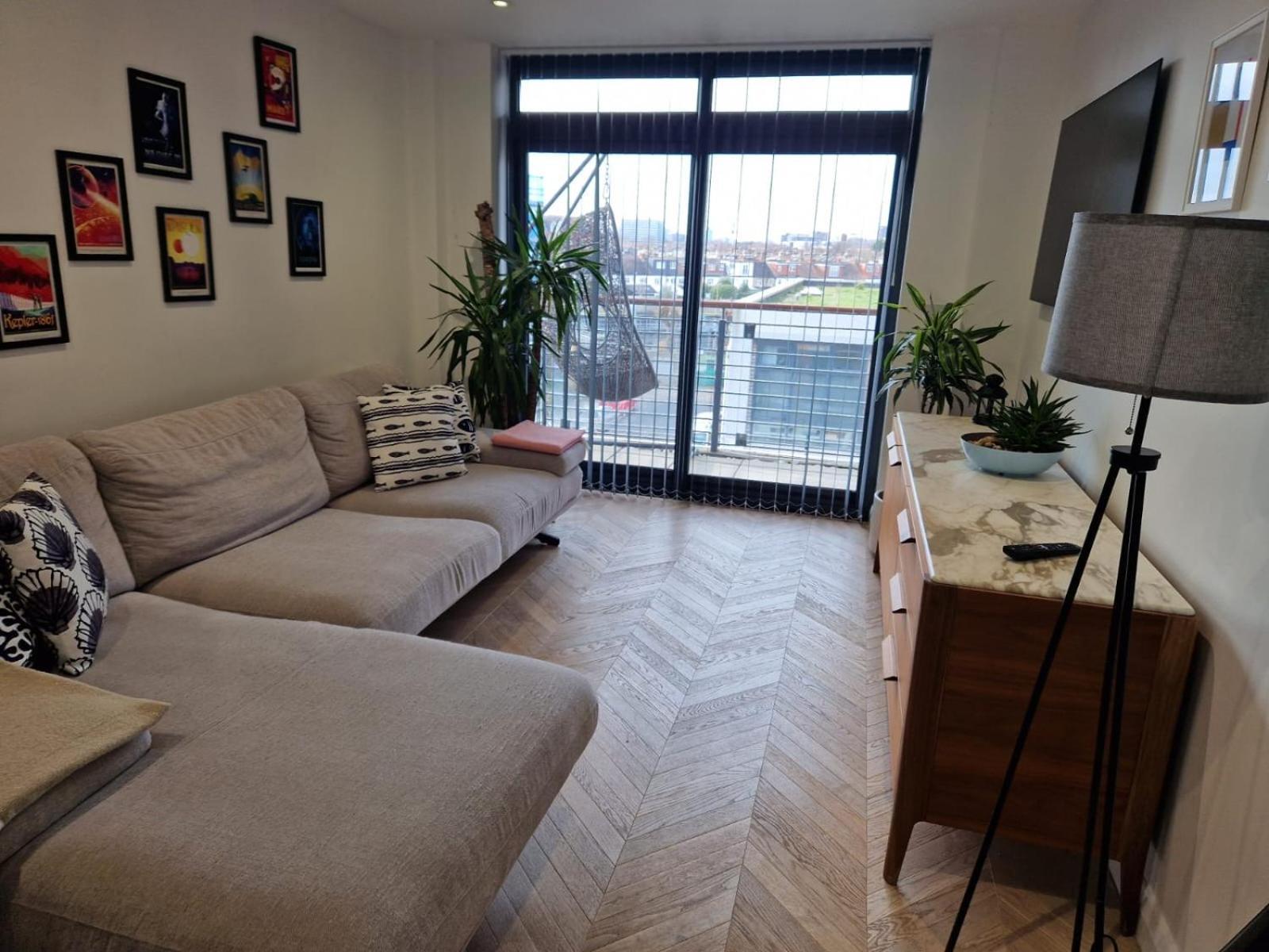 Appartement Cosy 1 Bedroom With Balcony Near Chiswick Londen