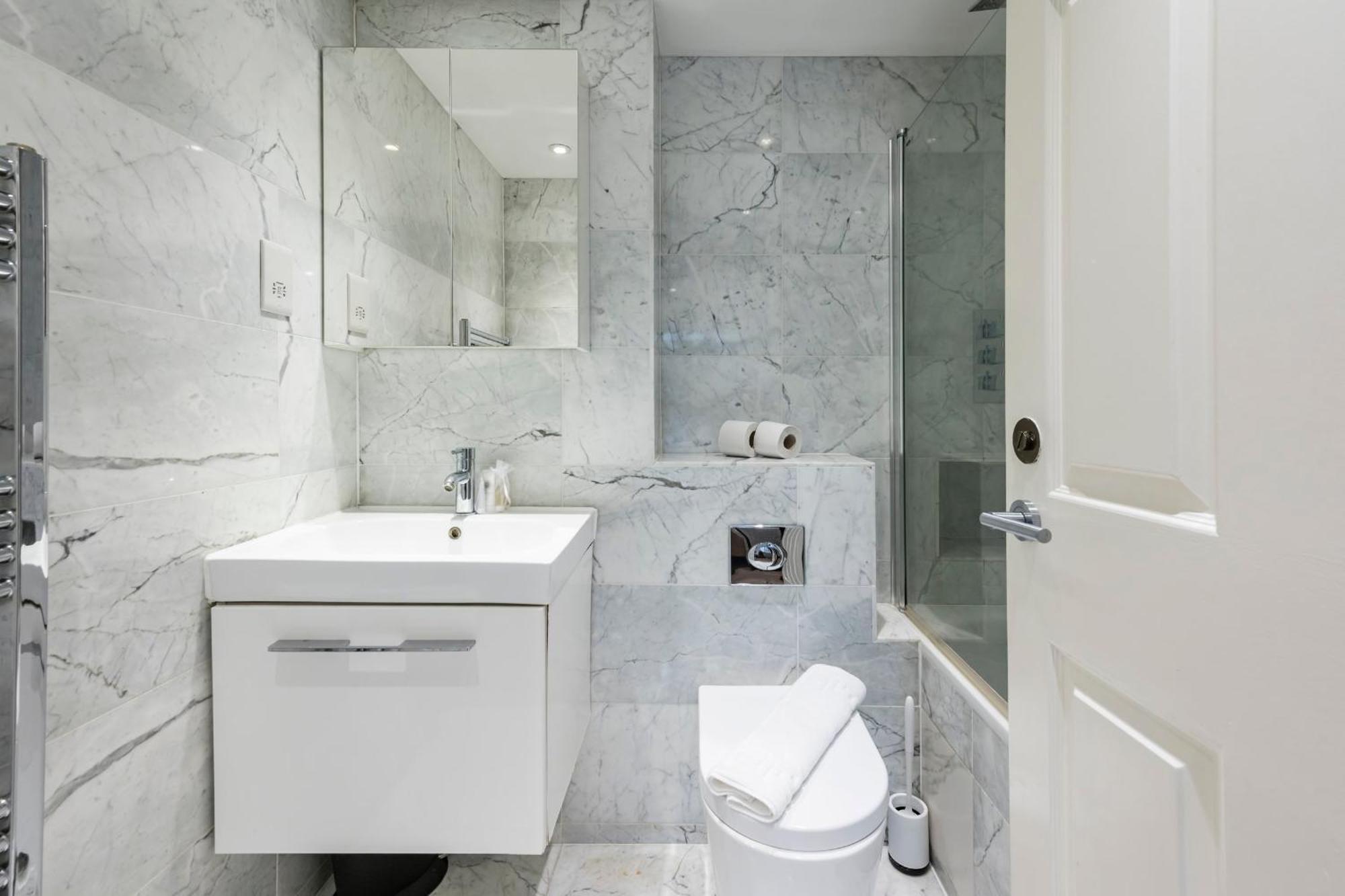 Beautiful 2-bed Flat-hosted By Sweetstay Appartement Londen