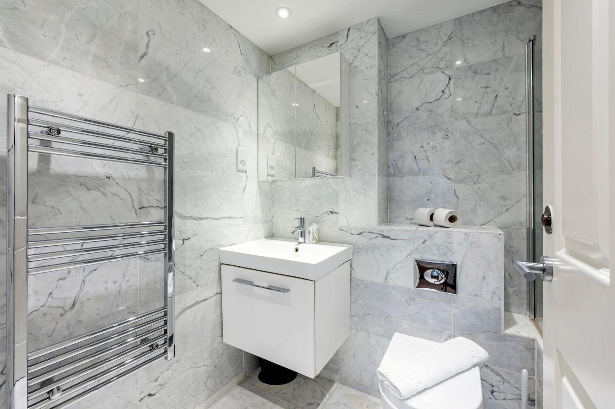 Beautiful 2-bed Flat-hosted By Sweetstay Appartement Londen