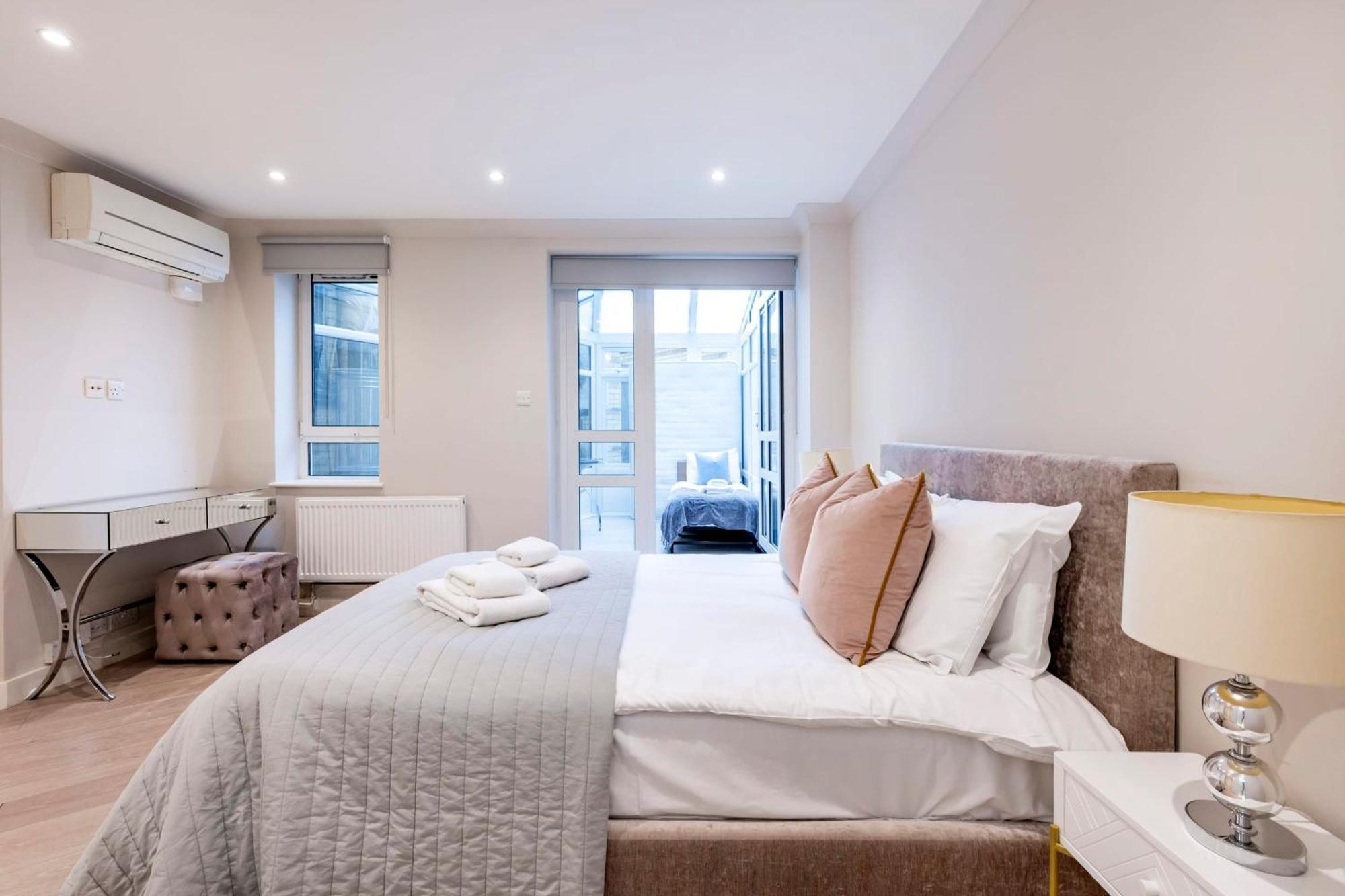 Stunning 2-bedroom-hosted By Sweetstay *