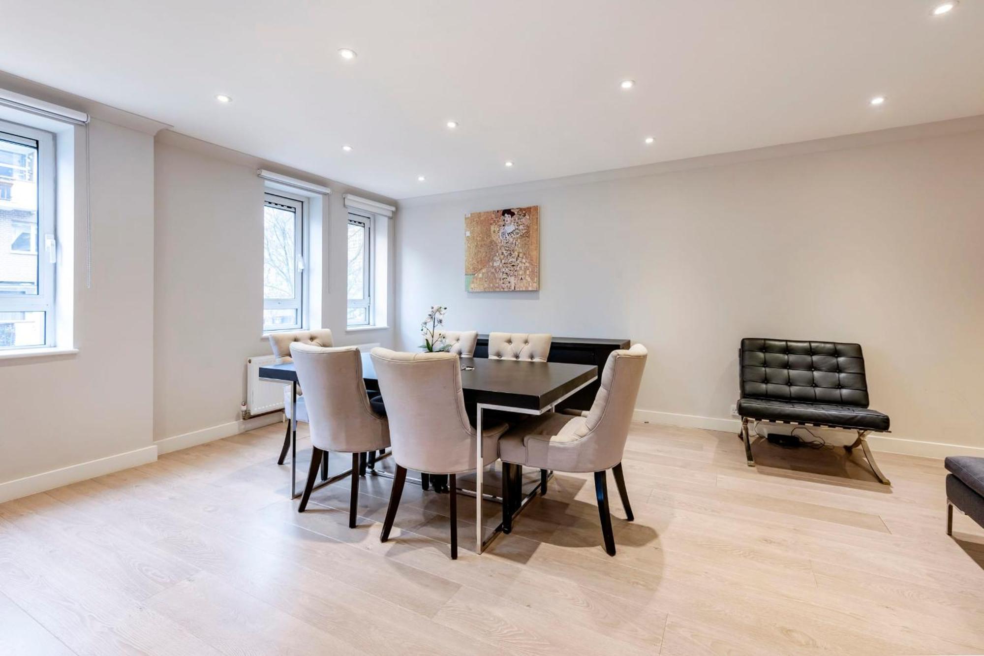 Stunning 2-bedroom-hosted By Sweetstay Apartment *