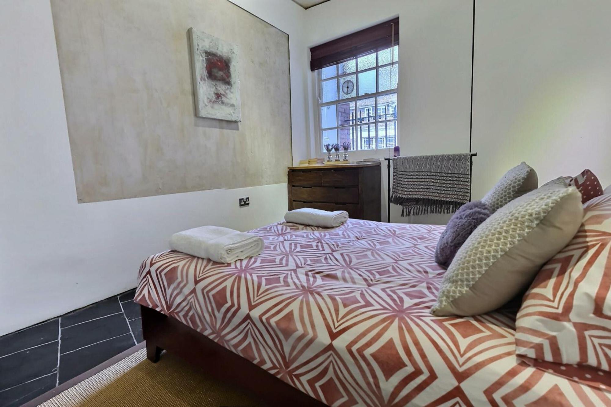 1 Bedroom Flat In Kings Cross Apartment *