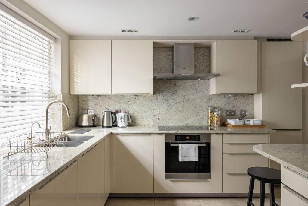 Leilighet A Grand Four Bedroom Townhouse At Knightsbridge *