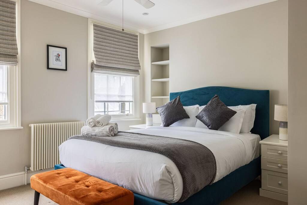 A Grand Four Bedroom Townhouse At Knightsbridge *