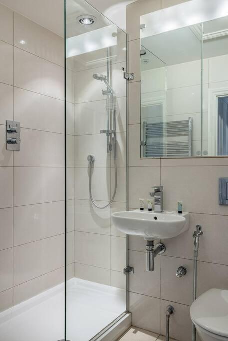 Leilighet A Grand Four Bedroom Townhouse At Knightsbridge London