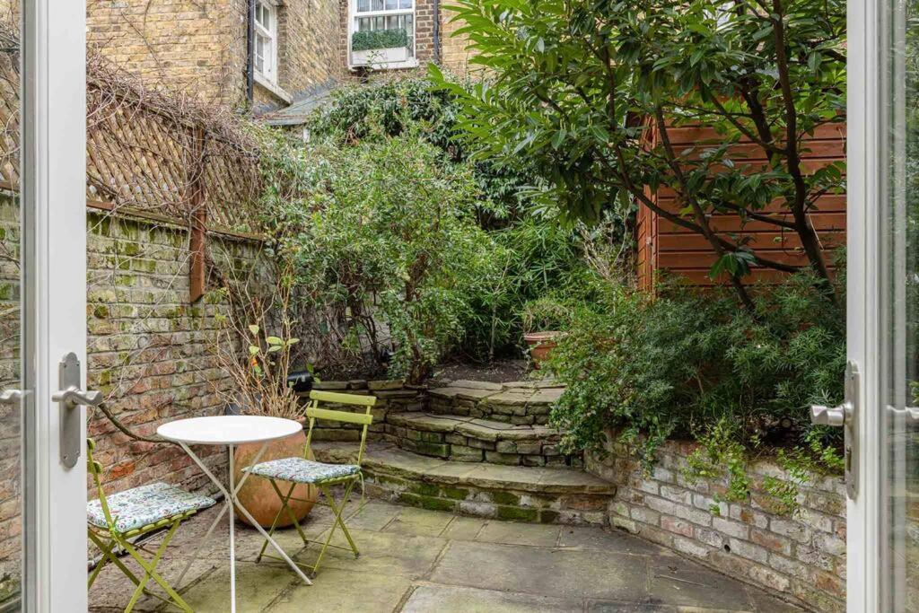 A Grand Four Bedroom Townhouse At Knightsbridge Leilighet London